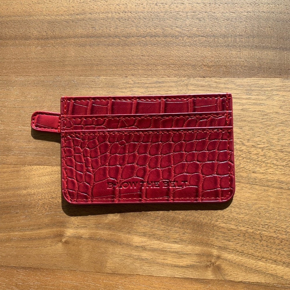 Faux crocodile B-Low the Belt card holder. Red. Zipper compartment. NEW